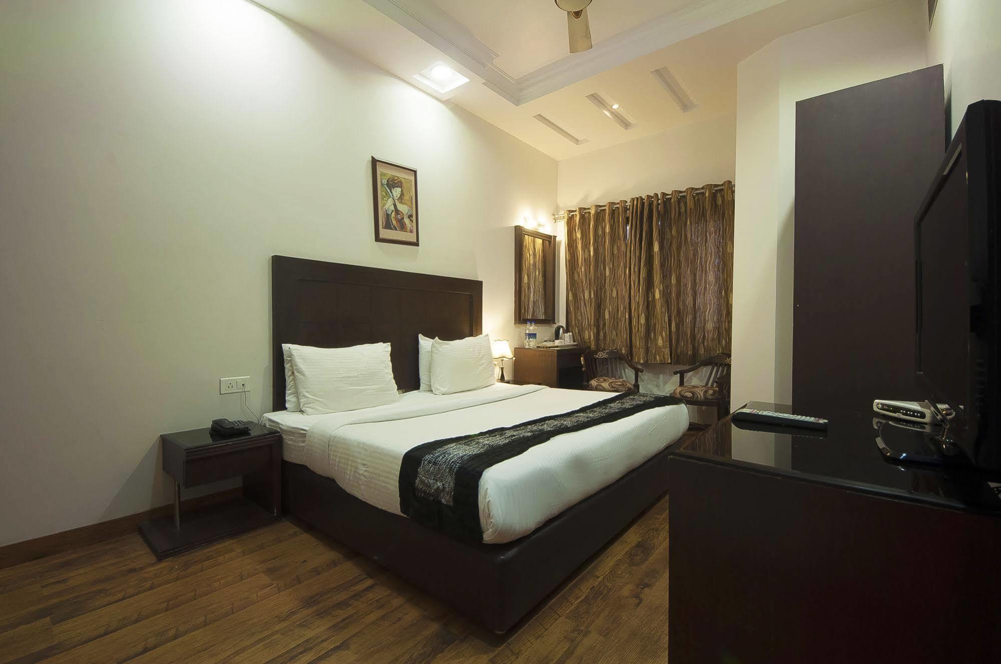 Hotel Prems Paradise Amritsar Exterior photo